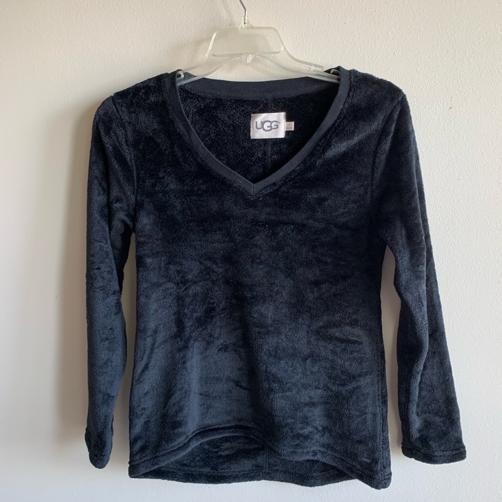 Unworn S UGG V-Neck Fluffy Long Sleeve Shirt